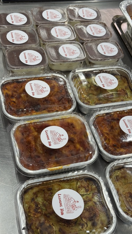Lasagne and tiramisù portions with Lasagne Hub labels